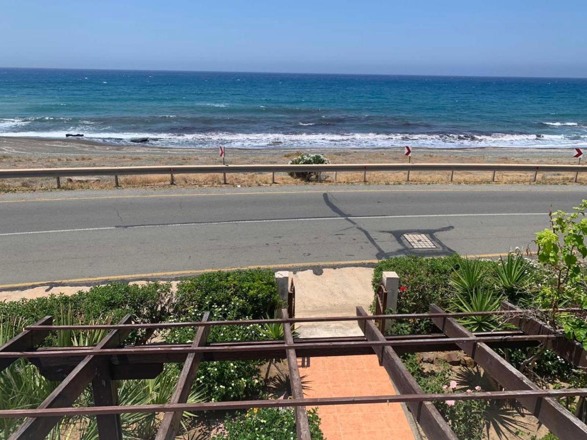 Spiti Damianos Villa Beachfront Помос Екстериор снимка